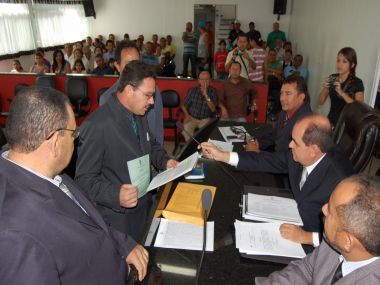 Zedequias Alves durante juramento (Foto: Maisnoticias)